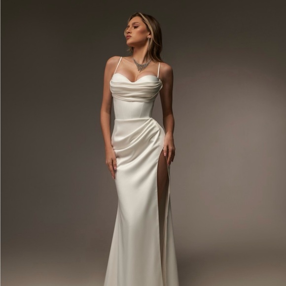 Elegant Ivory New dress size 2 - high quality - Picture 1 of 8